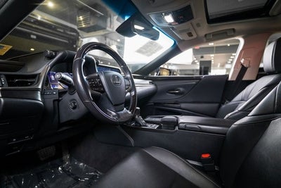 2019 Lexus ES 300h Luxury