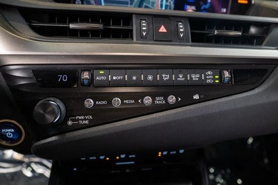 2019 Lexus ES 300h Luxury