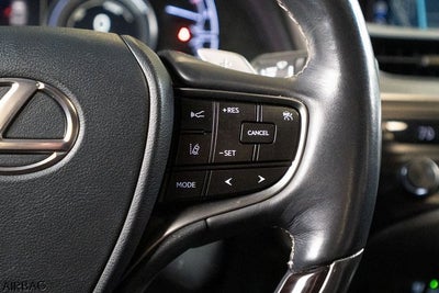 2019 Lexus ES 300h Luxury