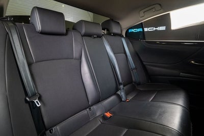 2019 Lexus ES 300h Luxury