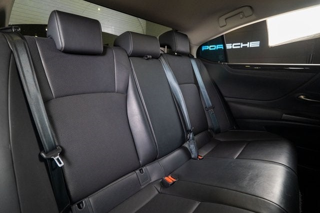 2019 Lexus ES 300h Luxury