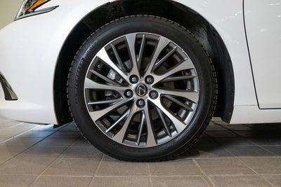 2019 Lexus ES 300h Luxury