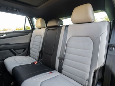 2026 Volkswagen Atlas Cross Sport 2.0T SEL R-Line Black