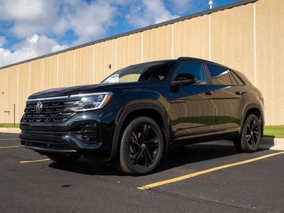 2026 Volkswagen Atlas Cross Sport 2.0T SEL R-Line Black