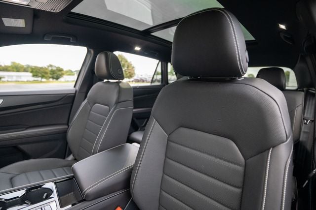 2026 Volkswagen Atlas Cross Sport 2.0T SEL R-Line Black