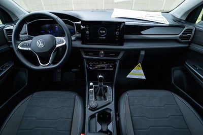 2026 Volkswagen Taos 1.5T SE Black