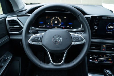 2026 Volkswagen Taos 1.5T SE Black