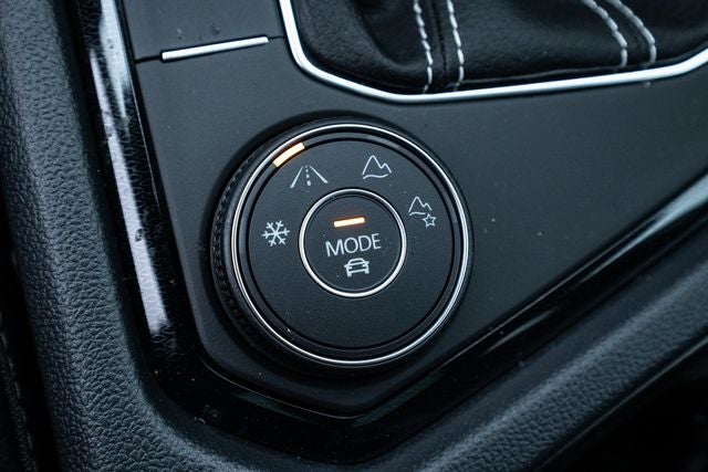 2026 Volkswagen Taos 1.5T SE Black