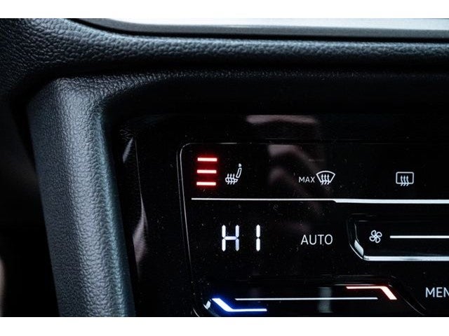 2026 Volkswagen Taos 1.5T SE Black