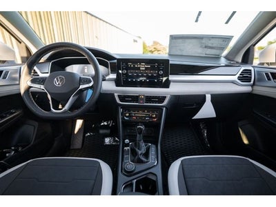 2025 Volkswagen Taos 1.5T SE