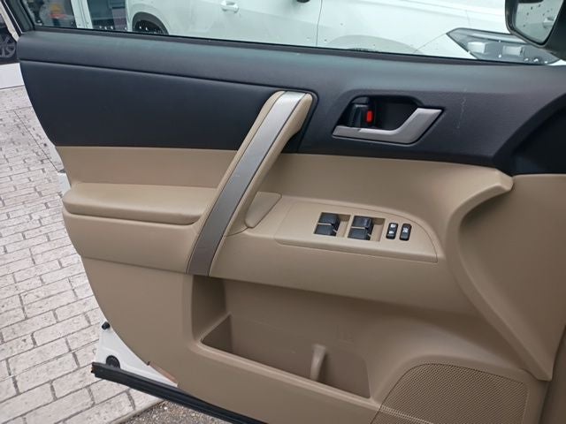 2013 Toyota Highlander SE