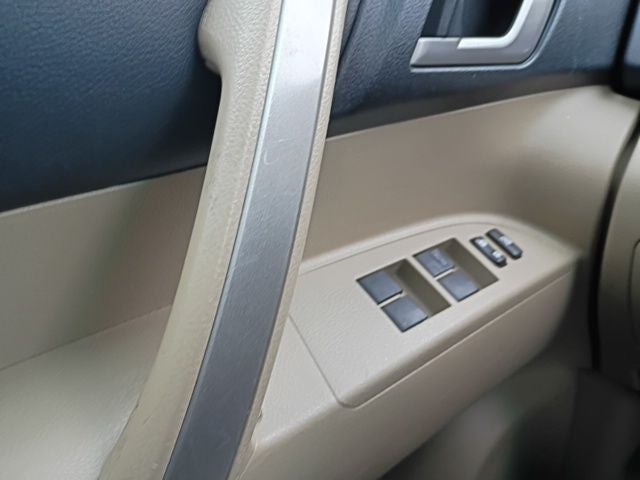 2013 Toyota Highlander SE