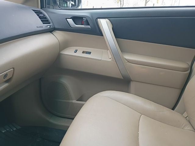 2013 Toyota Highlander SE