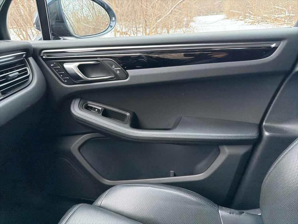 2023 Porsche Macan AWD