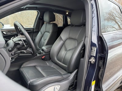 2023 Porsche Macan AWD