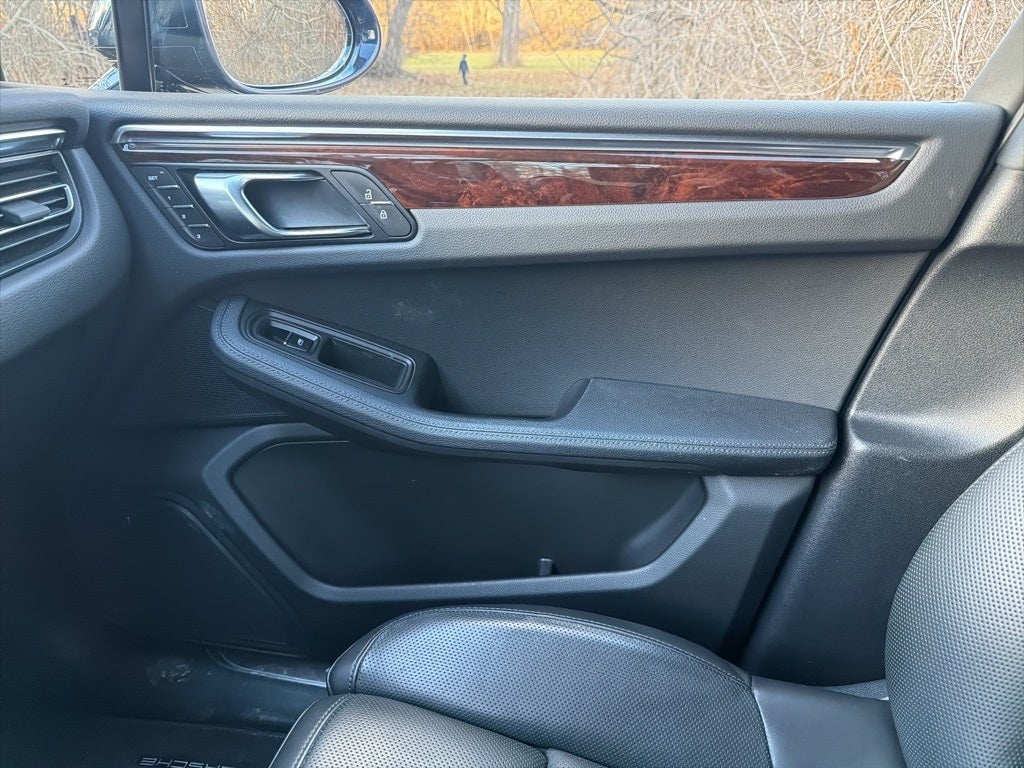 2023 Porsche Macan T