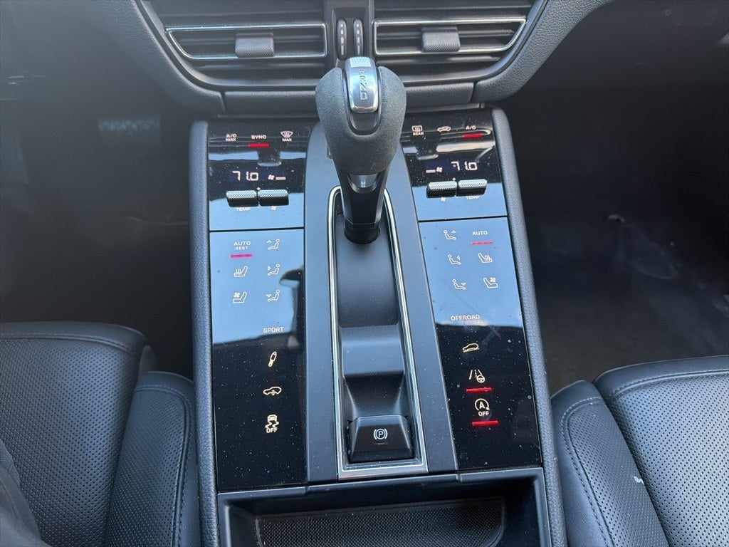 2023 Porsche Macan T