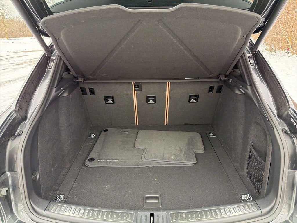 2022 Porsche Macan AWD