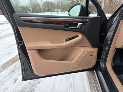 2022 Porsche Macan AWD