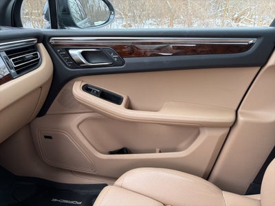 2022 Porsche Macan AWD