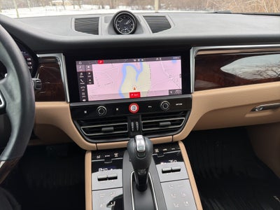2022 Porsche Macan AWD