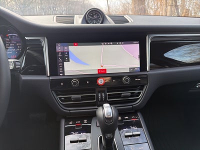 2025 Porsche Macan AWD
