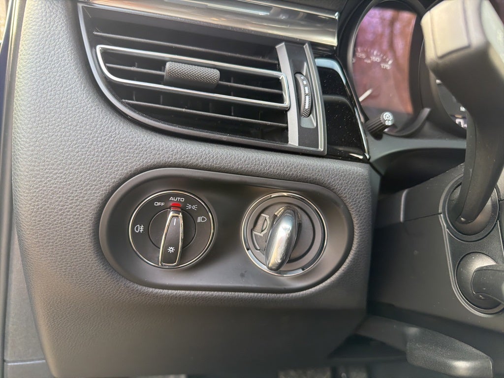 2025 Porsche Macan AWD