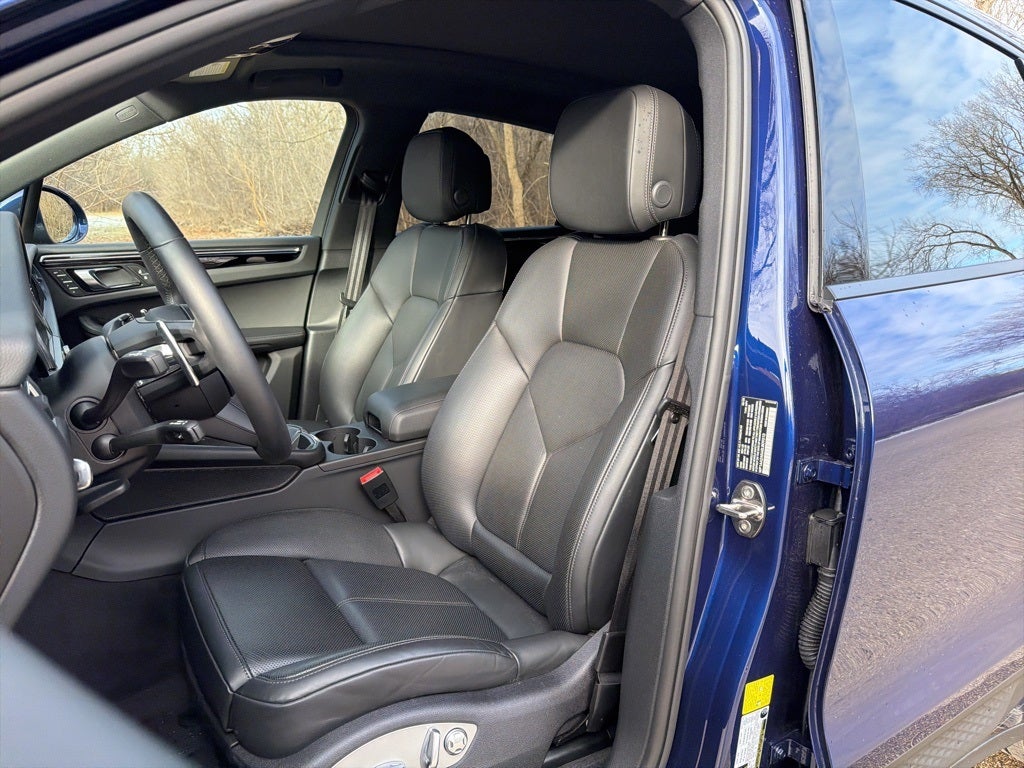 2025 Porsche Macan AWD