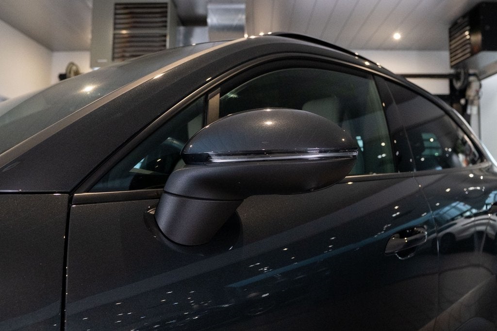 2025 Porsche Macan Electric Premium