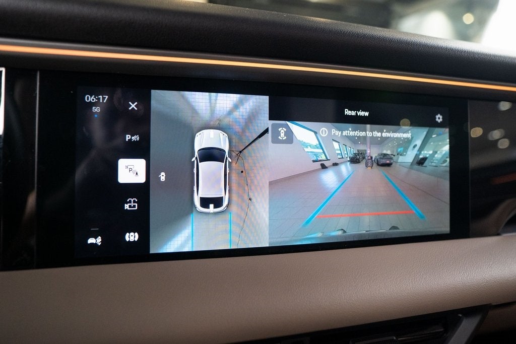 2025 Porsche Macan Electric Premium