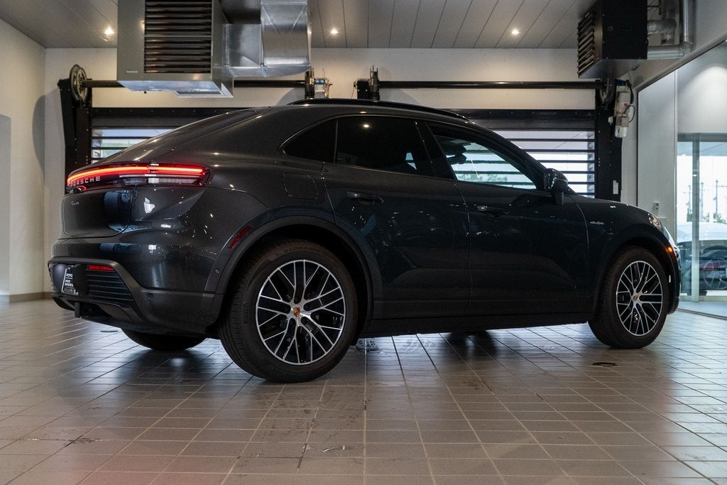 2025 Porsche Macan Electric Premium
