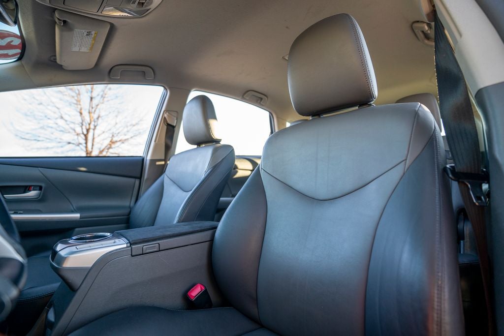 2013 Toyota Prius v Two