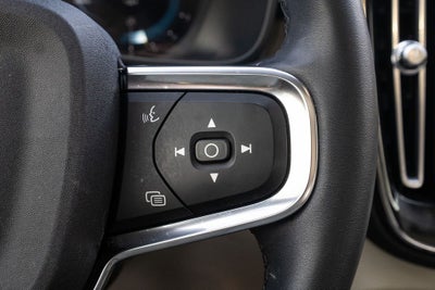 2023 Volvo XC40 B5 Plus Dark Theme