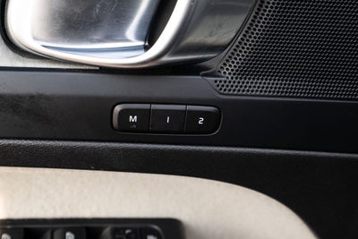 2023 Volvo XC40 B5 Plus Dark Theme