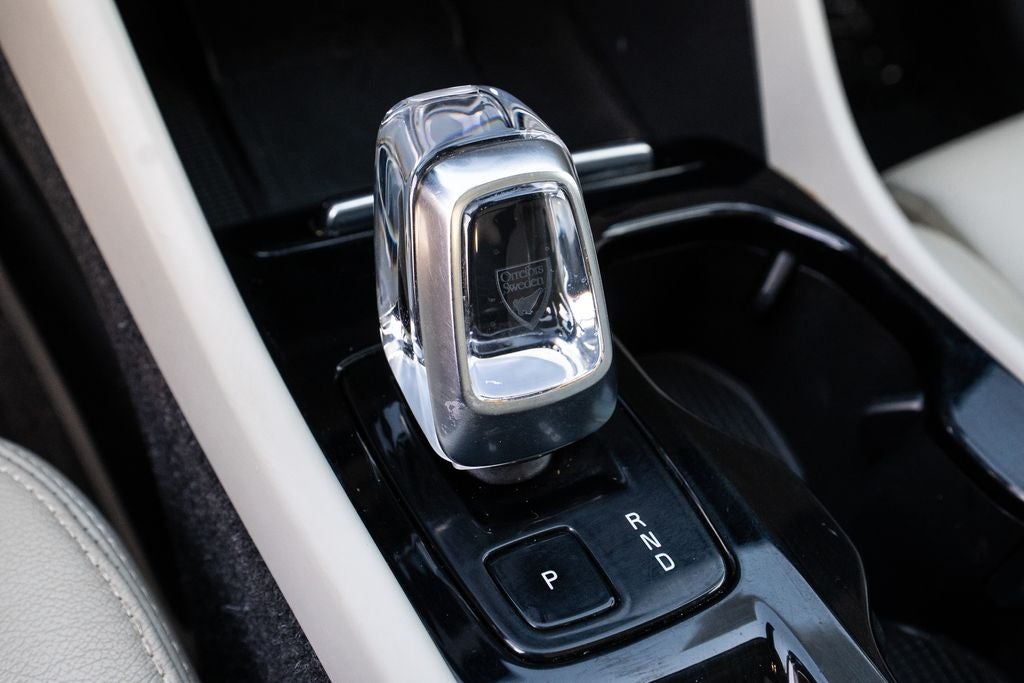 2023 Volvo XC40 B5 Plus Dark Theme