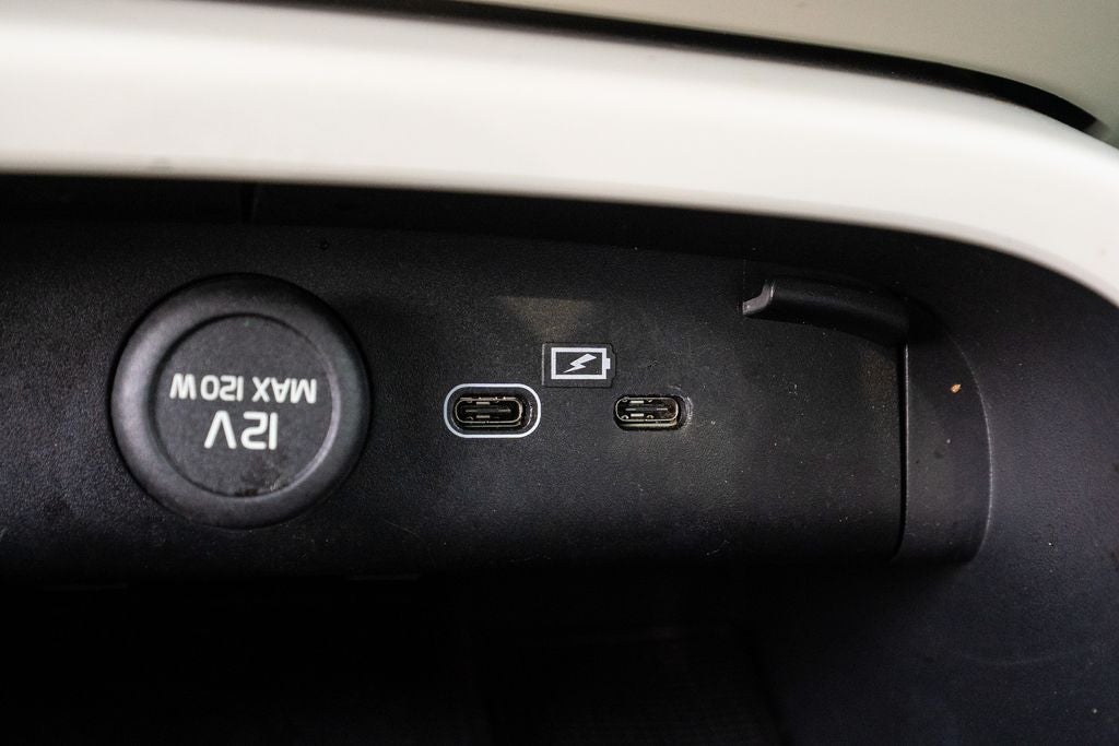 2023 Volvo XC40 B5 Plus Dark Theme