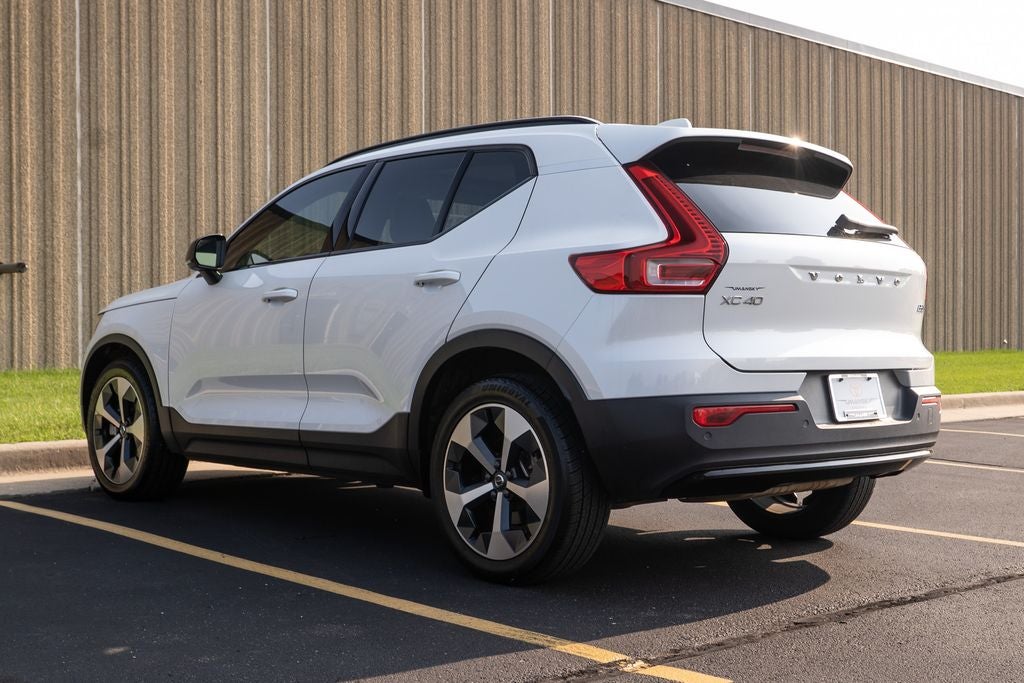 2023 Volvo XC40 B5 Plus Dark Theme