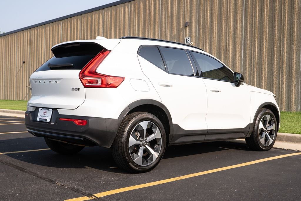 2023 Volvo XC40 B5 Plus Dark Theme